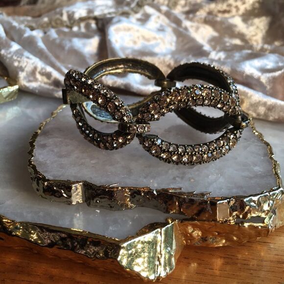 Rose Jeweled Link Bracelet - Picture 11 of 16